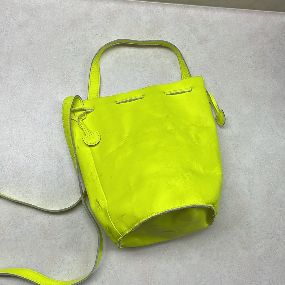 Baggu Crossbody Bag - Picture 2 of 11